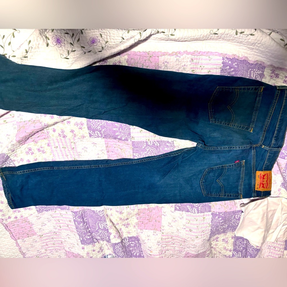 Very nice Levi’s in good condition.